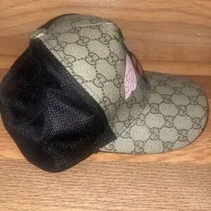 Gucci | Accessories | Gucci Gg Supreme Bee Trucker Hat  display picture 1